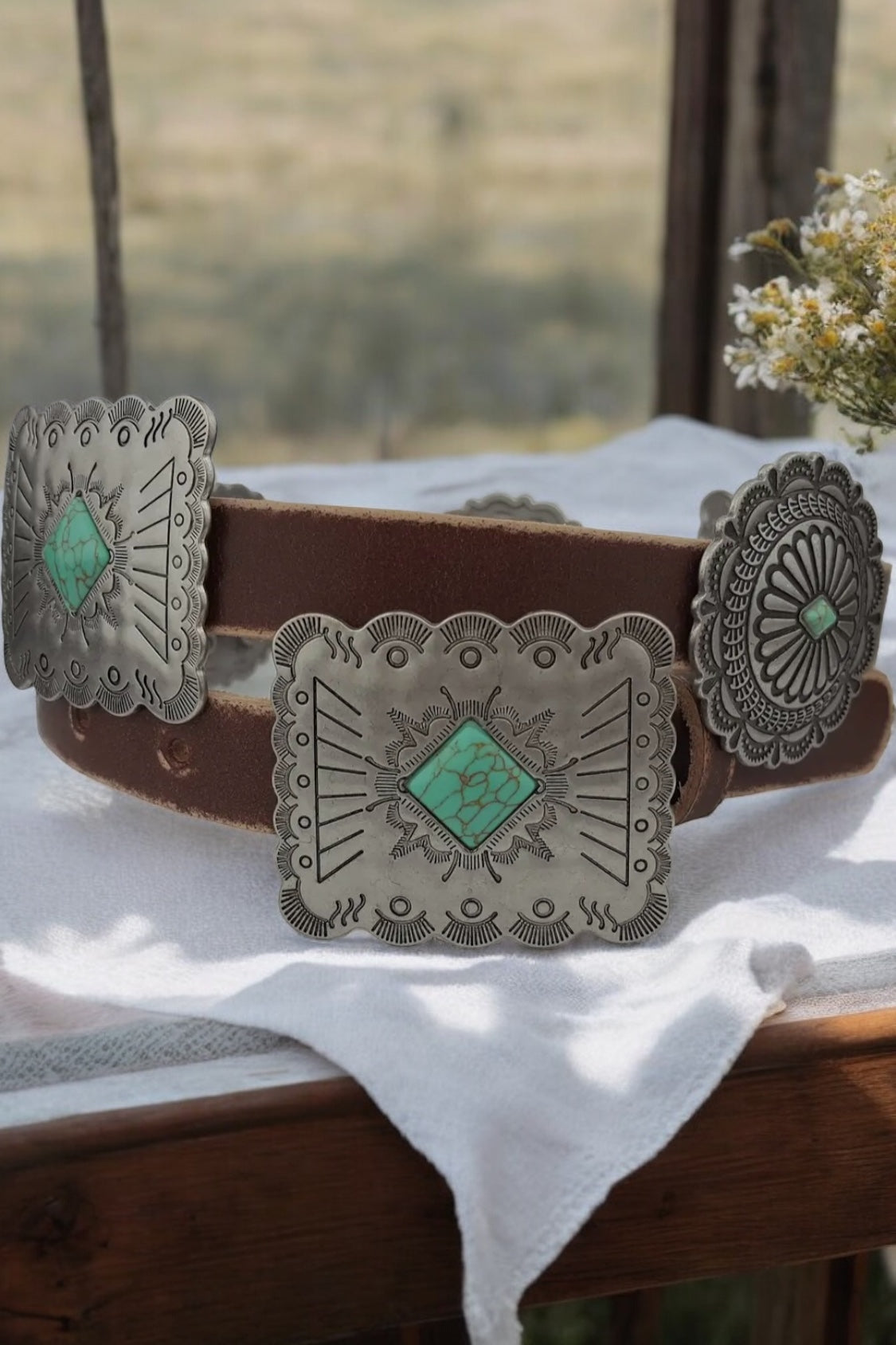 Western Genuine Distressed
Leather Belt Alternating Conchos