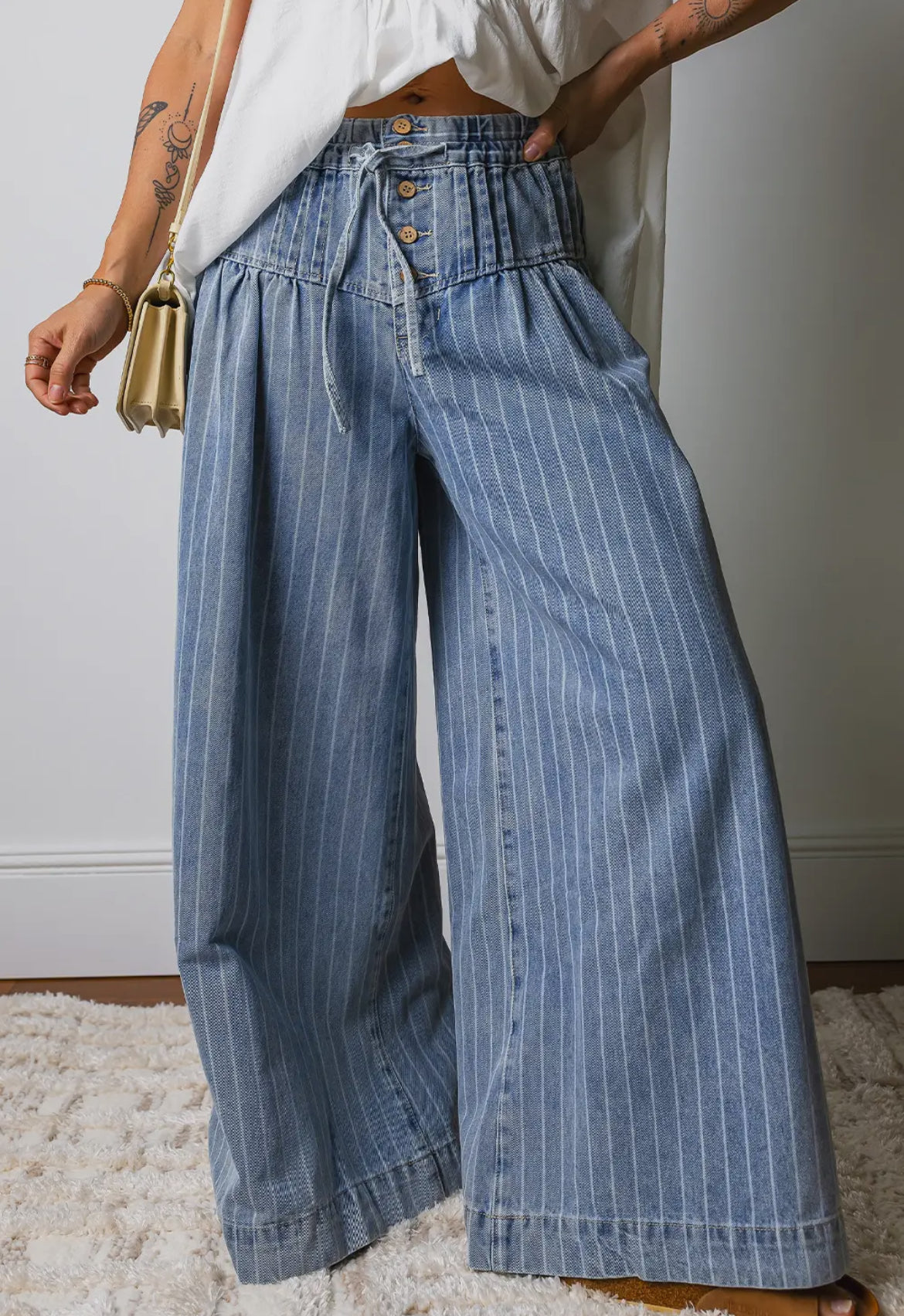 Button pleated drawstring wide jeans