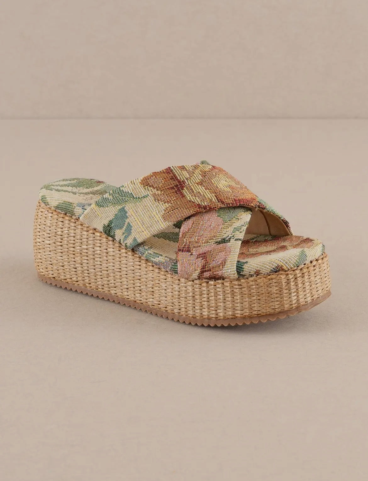 Raffia platform