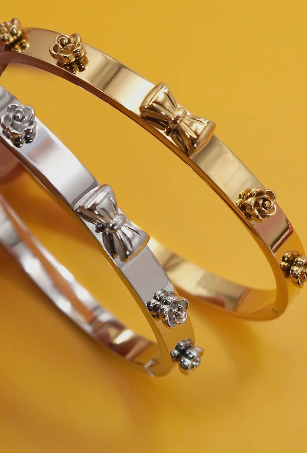 Bow bangle
