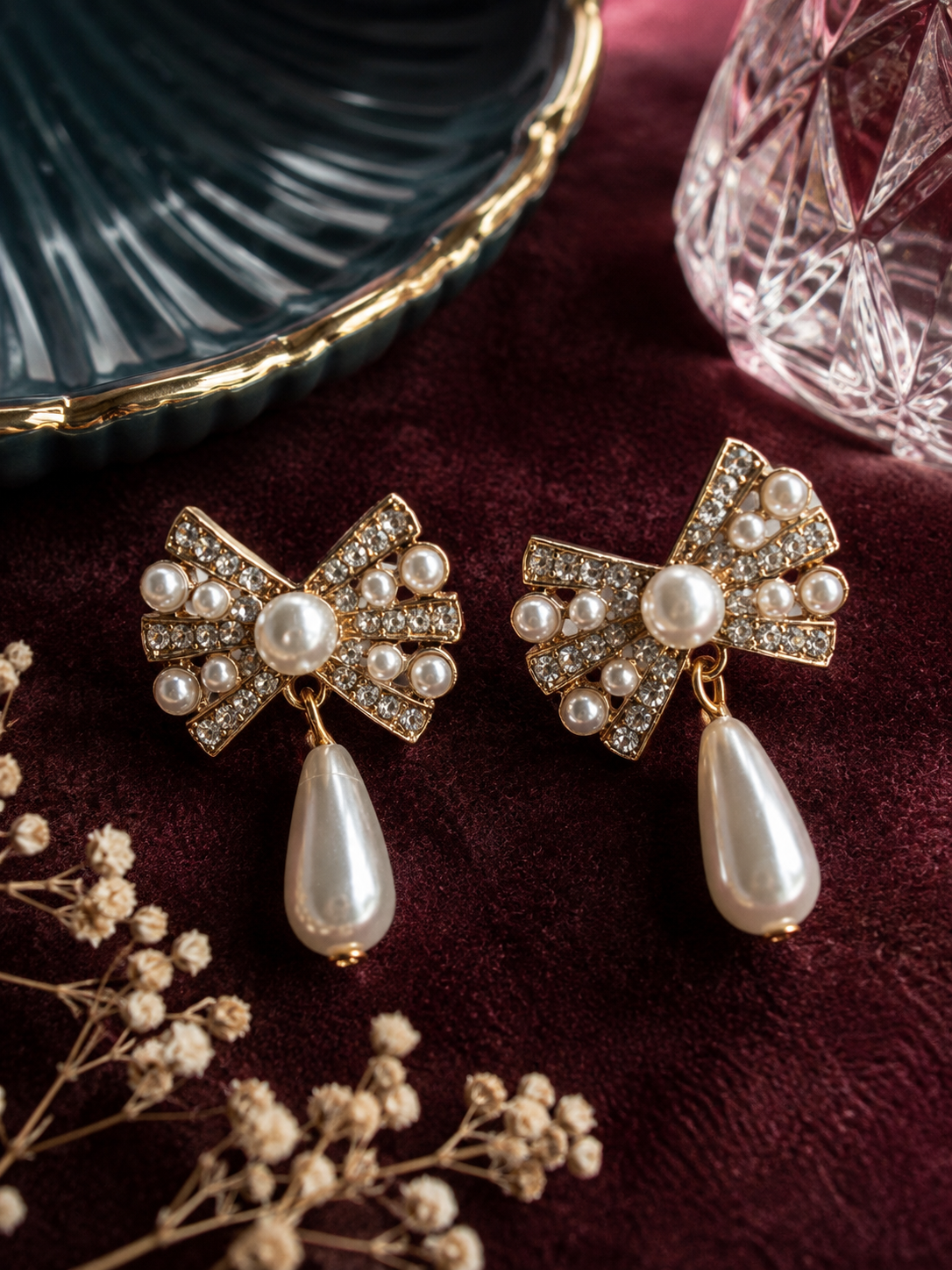 Pearly bow earrings