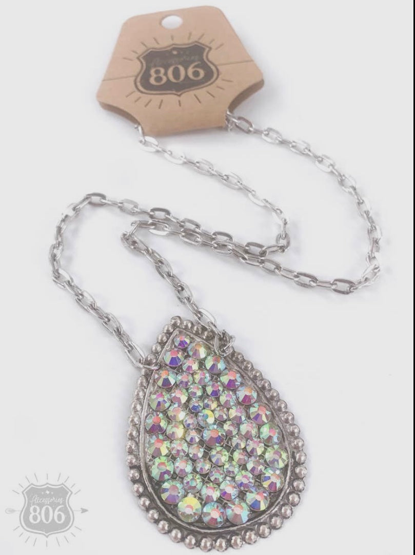 Oval rhinestone necklace