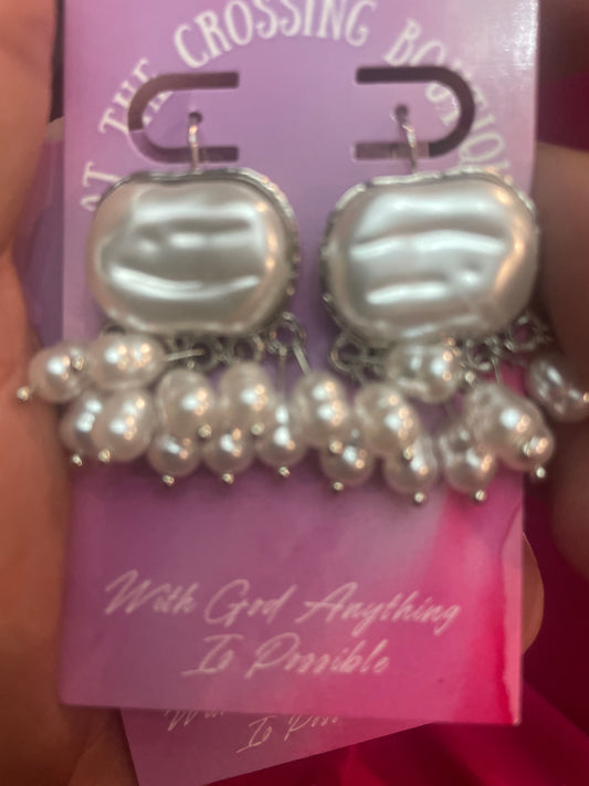 Square pearl earrings