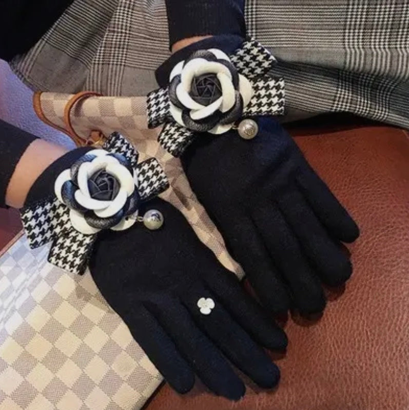 Vintage style gloves