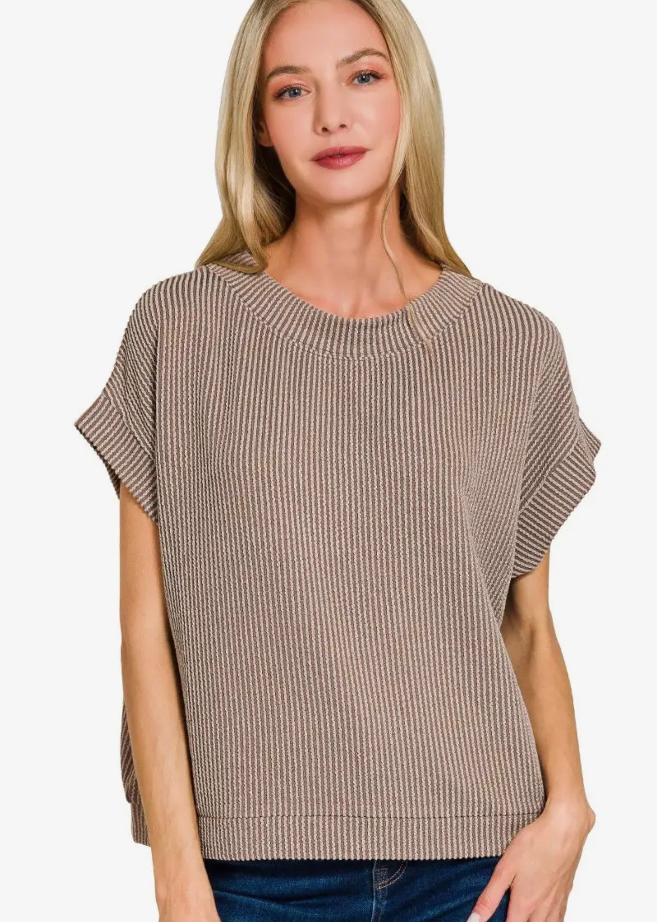 Raised rib cap sleeved top