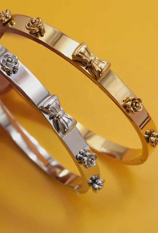 Bow bangle
