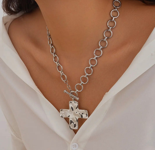 Hammered cross front necklace