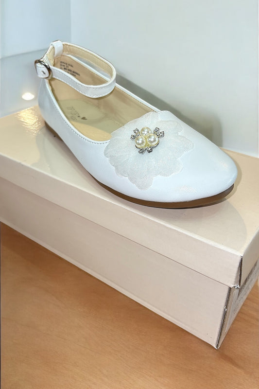 Pearl white Size 3Y Dress Shoe