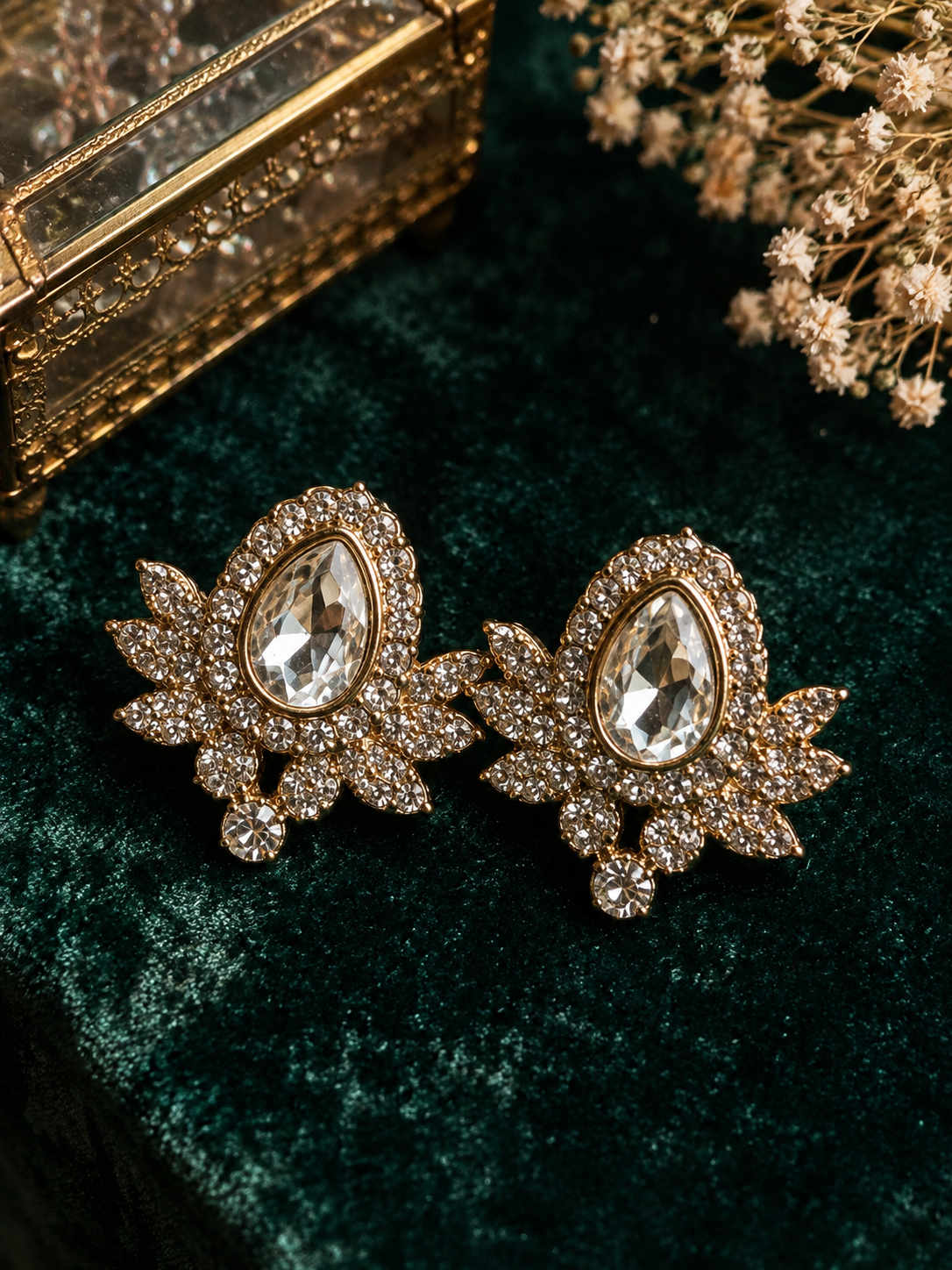 Amelia studs
