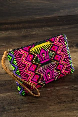 Vivid ethnic clutch